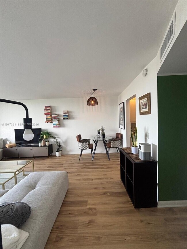 Building Photo - 2350 NE 135th St