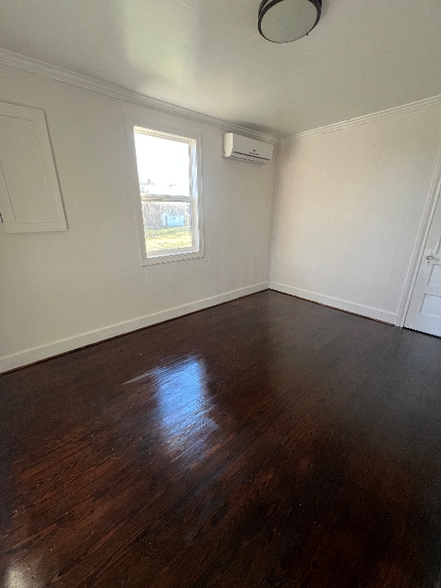 Building Photo - 268 E Green Springs Rd