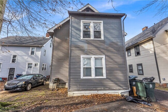 Building Photo - 917 Helmsdale Rd