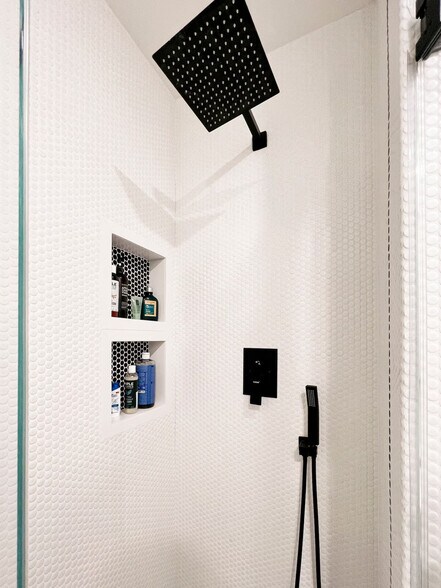 Building Photo - 898 Veronica Springs Rd