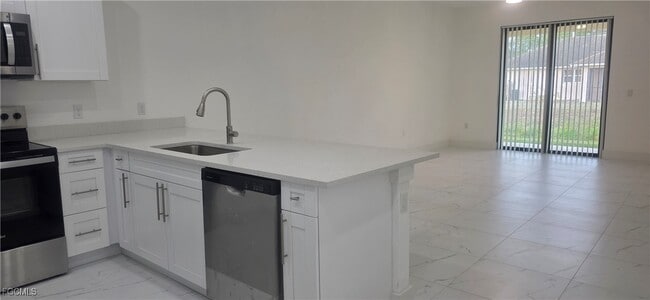 Building Photo - 927 Chenault St