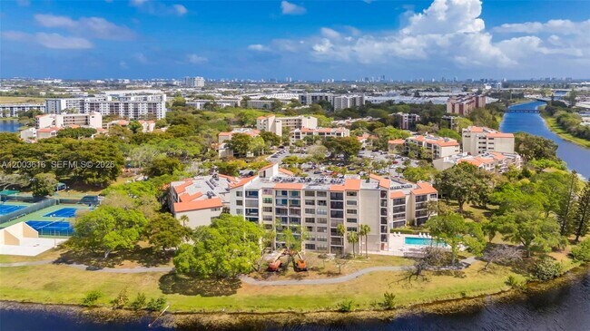 Building Photo - 2322 S Cypress Bend Dr