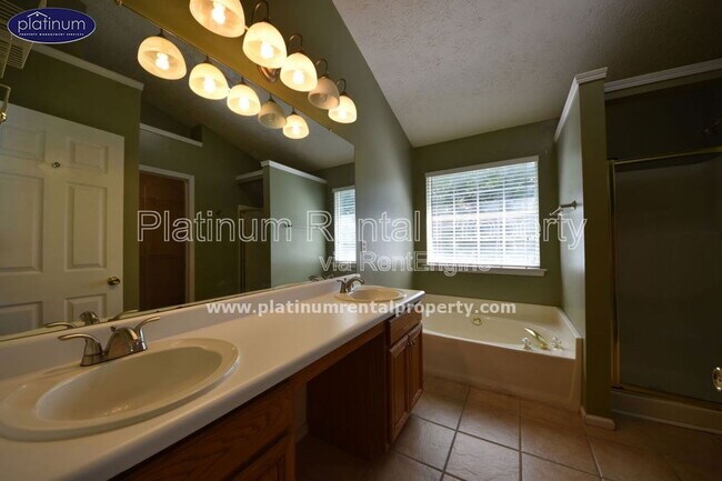 Building Photo - 1325 Holleybrooke Dr