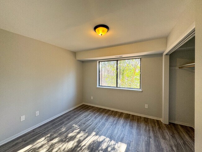 Building Photo - 1287 Schaub Dr