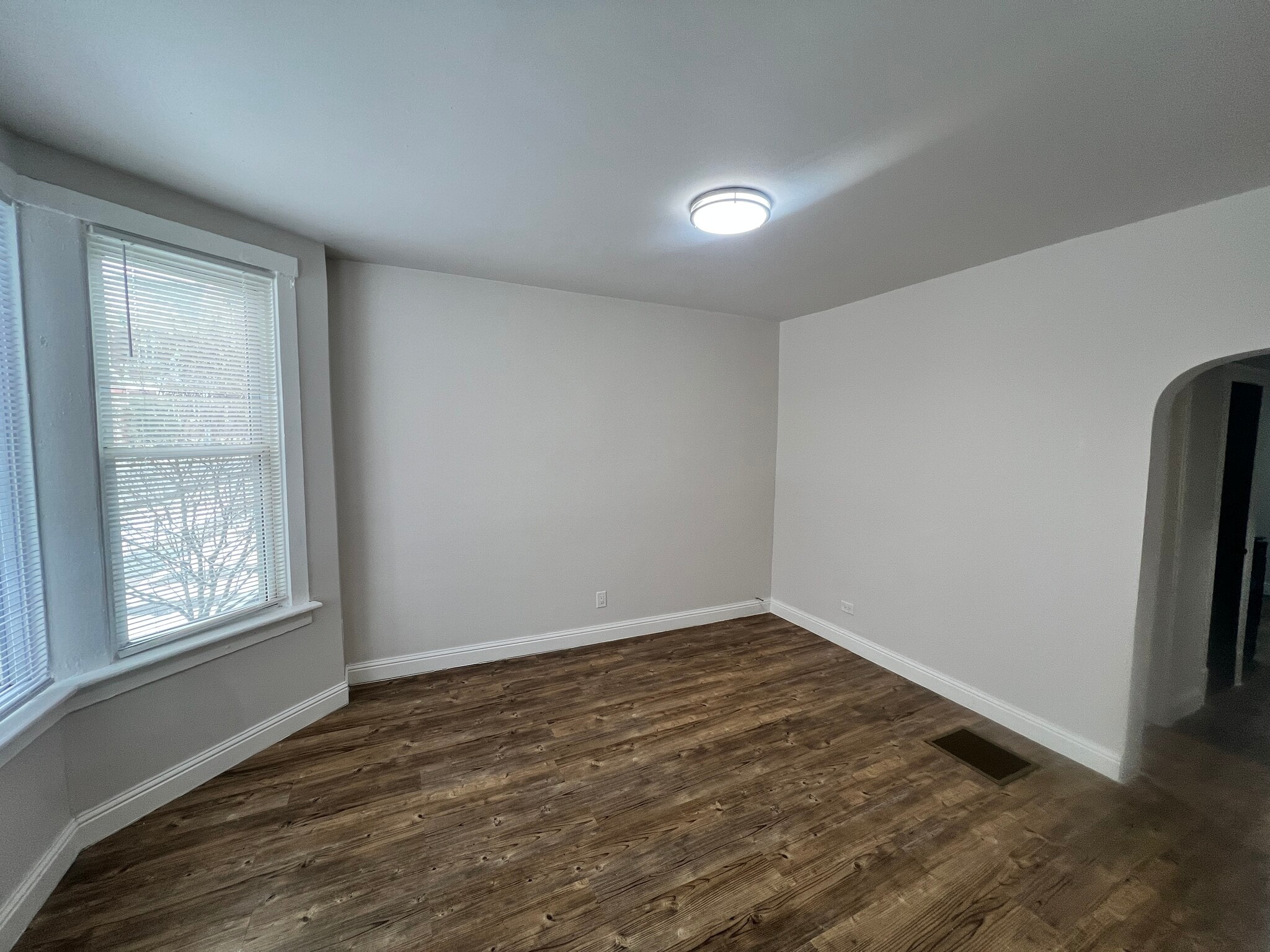 Building Photo - 8208 S South Shore Dr