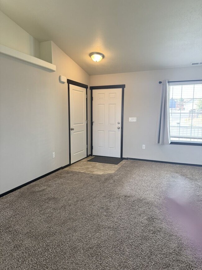 Building Photo - Orchard Terrace Umatilla