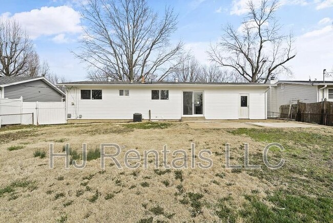 Building Photo - 650 Sherwood Dr