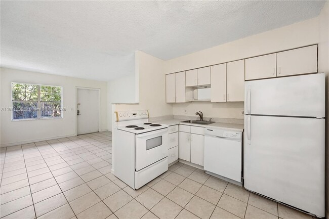 Primary Photo - 400 SE 31st St