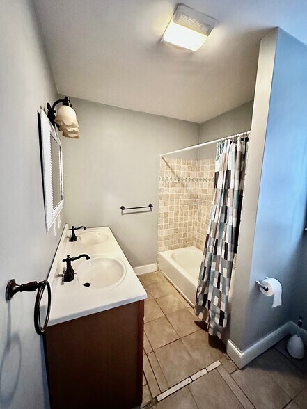 Building Photo - 3243 Washington St