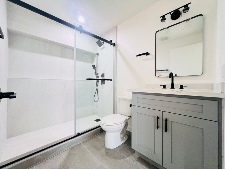 Building Photo - 1817 S Highland Ave