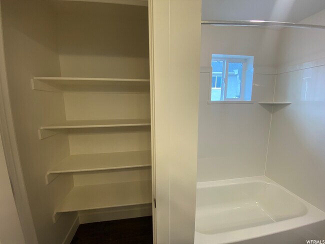 Building Photo - 7271 N Silver Spring Way