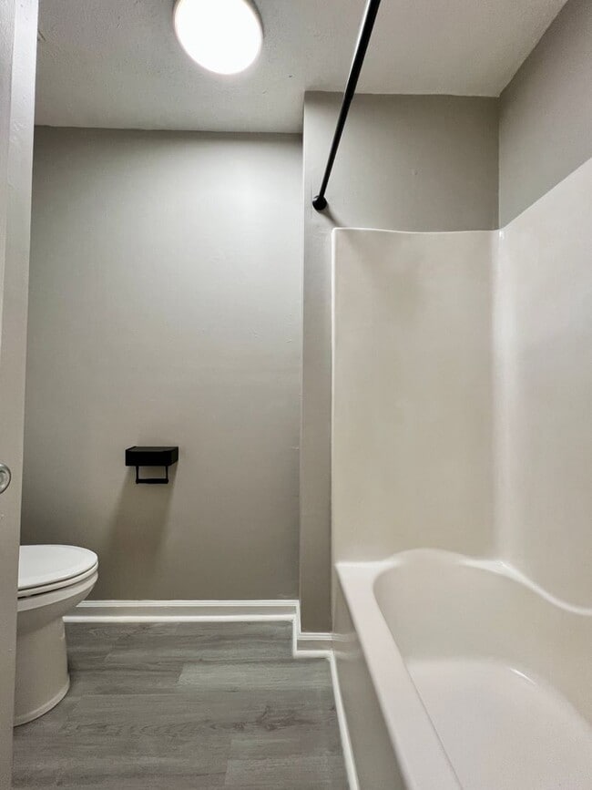 Building Photo - Well Appointed 1bdr 1bth Condo Apartment i...