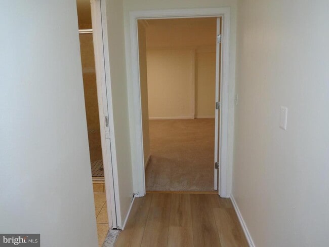 Building Photo - 2829 Cambridge Dr