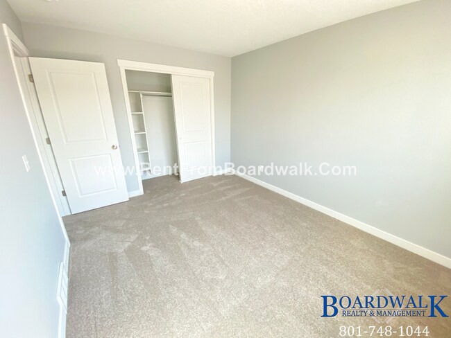 Building Photo - Single Family Home In Beautiful Community!