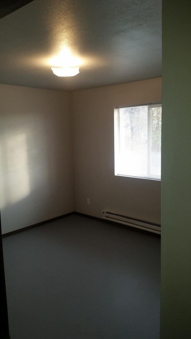 BR 2 - 830B South 11th Avenue