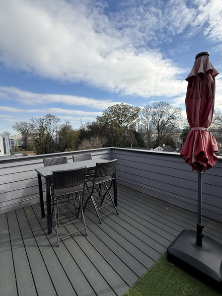 Building Photo - 219 S Bruns Ave