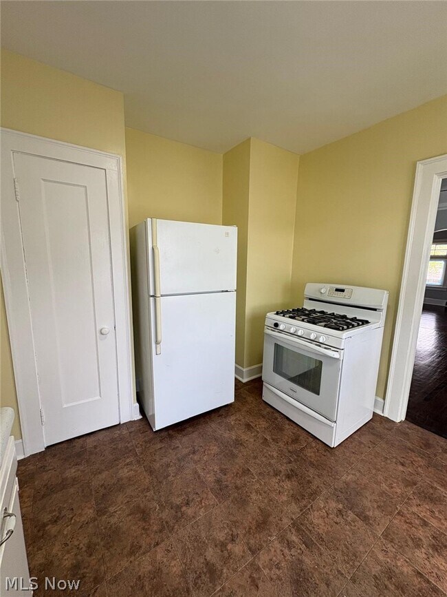 Building Photo - 3704 W 138th St