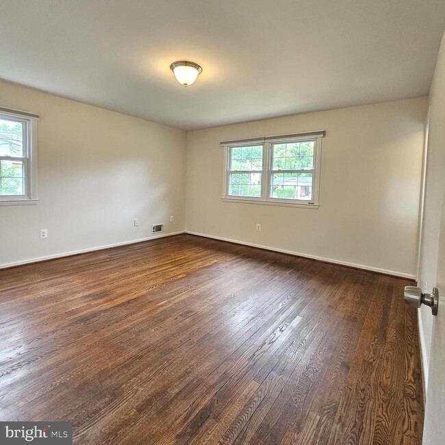Building Photo - 8533 Pepperdine Dr