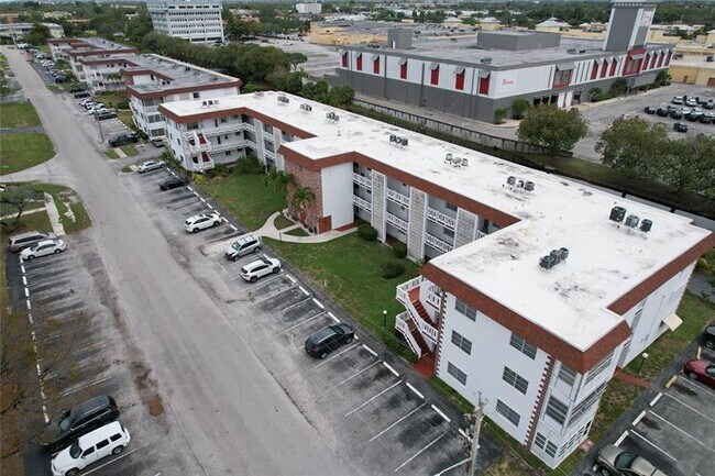 Building Photo - 1310 NW 43rd Ave