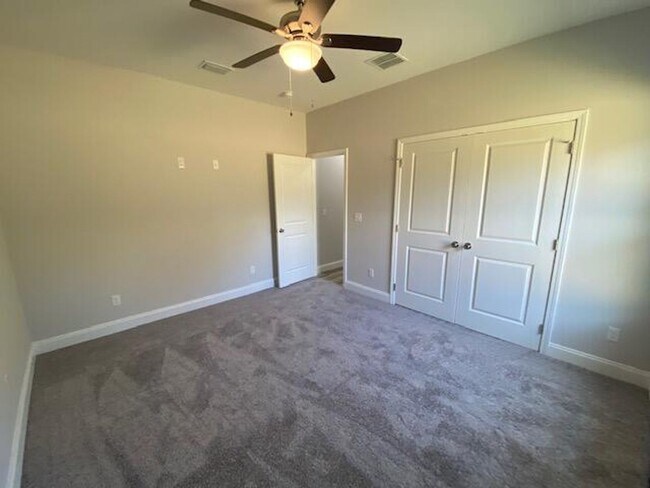 Building Photo - Spacious 3 Bedroom Home in Mary Esther!