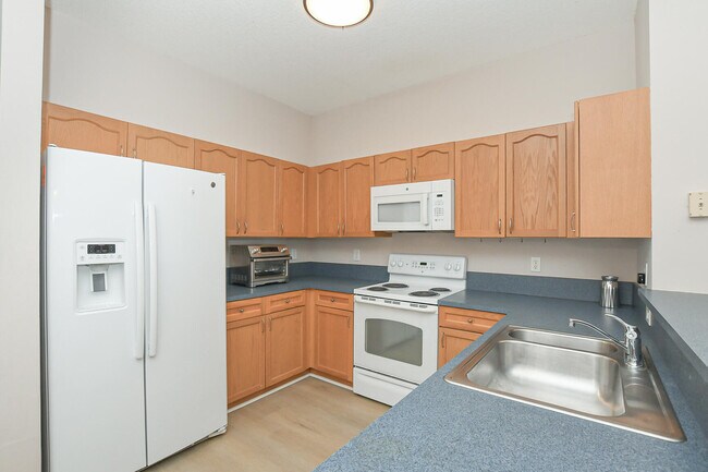 Building Photo - 649 NE Bent Paddle Ln