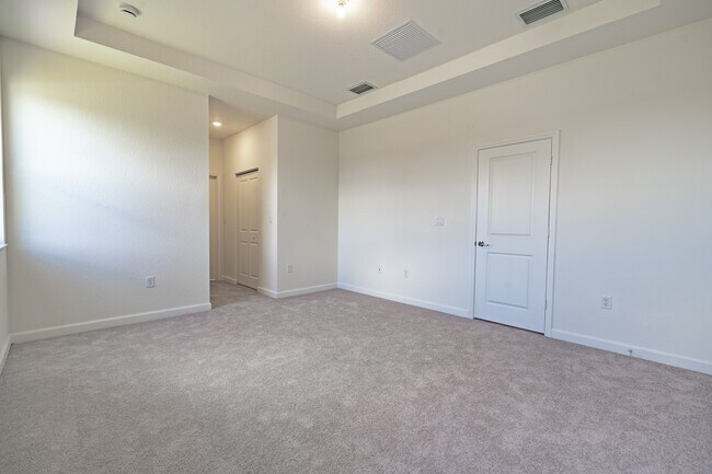 Building Photo - 2637 SE 24th Ct
