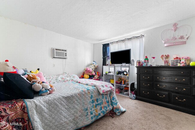 Building Photo - 5546 W Encanto Blvd