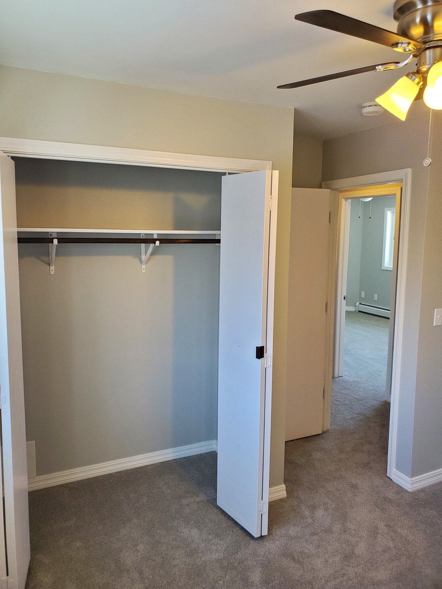 Building Photo - 625 E 22nd Ave