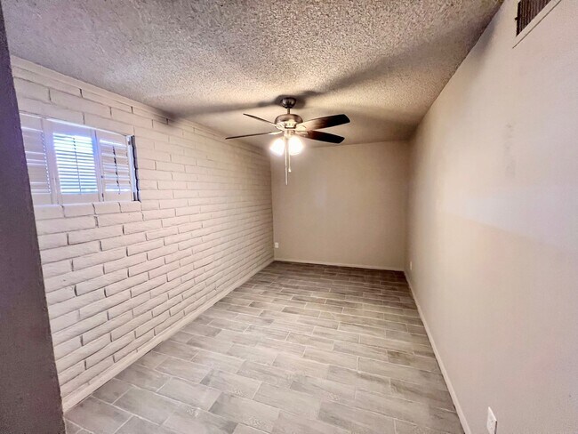 Building Photo - 2130 S 11th Ave