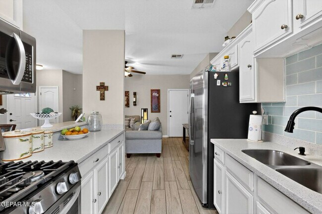 Building Photo - 14269 Escalera Dr