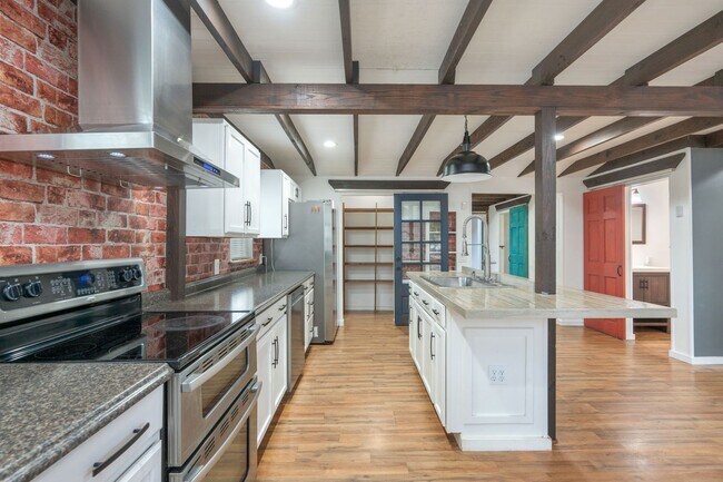 Building Photo - 271 Bracewell St