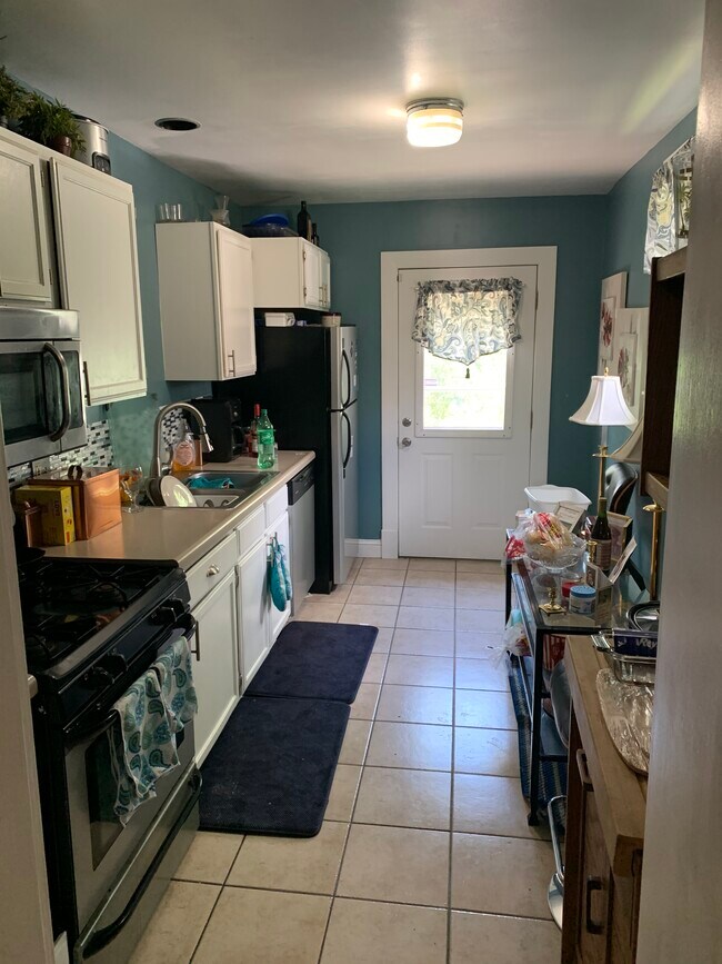 Building Photo - 418 Edgemont St