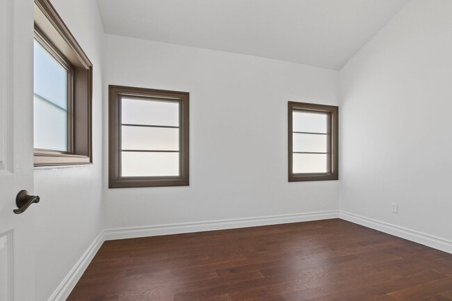 Building Photo - Stunning 3 BD | 4BTH With 2 Bonus Rooms