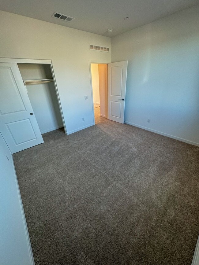 Building Photo - 5 bedroom Murrieta home for LEASE!