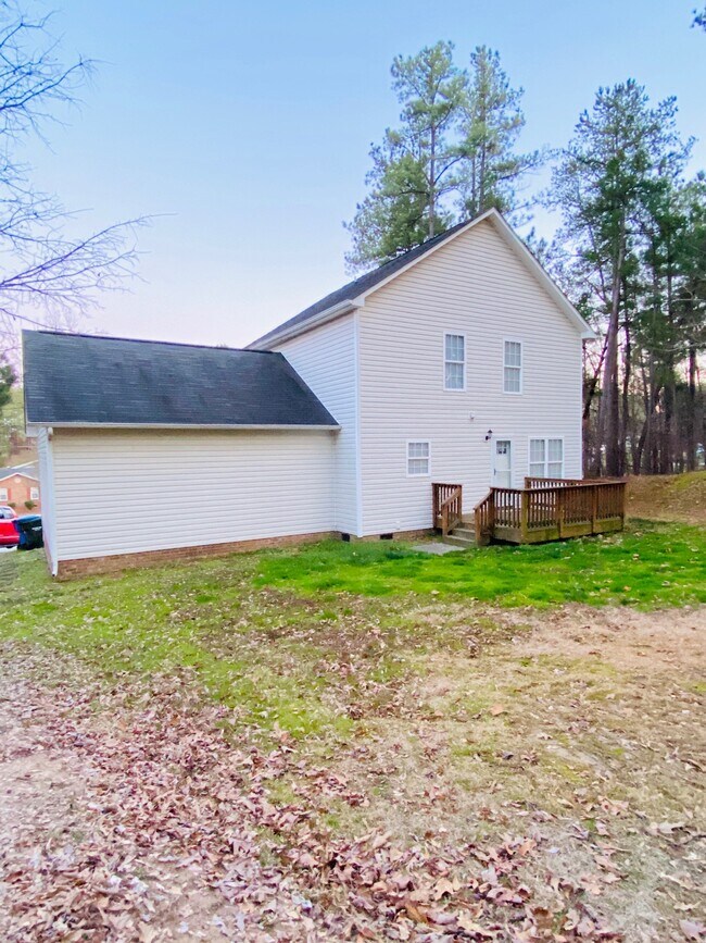 Building Photo - 4904 Robinwood Rd