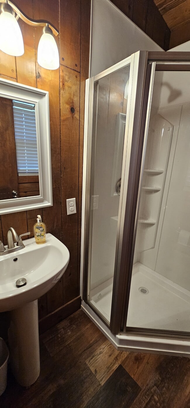 Building Photo - 7307 Rhodes Ln