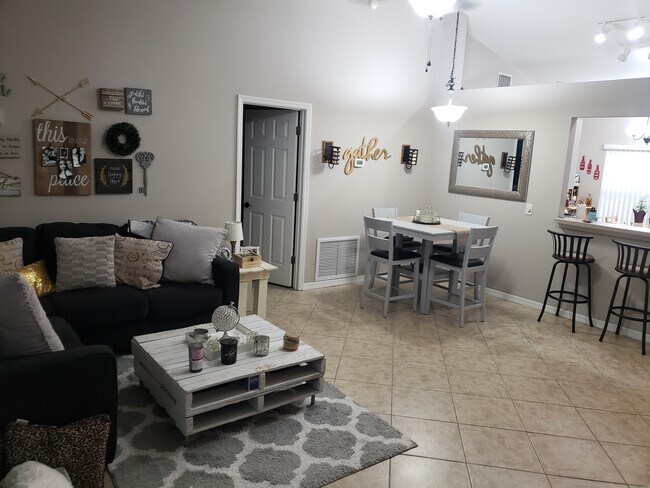 Building Photo - 3848 Bayshore Cir