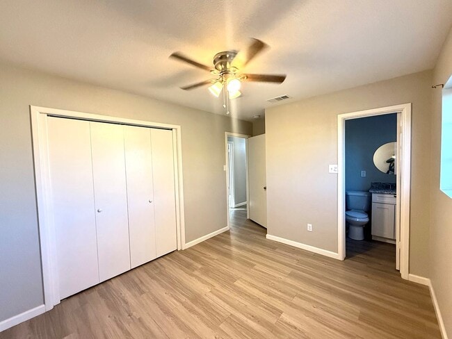 Building Photo - 303 Fiesta Ave