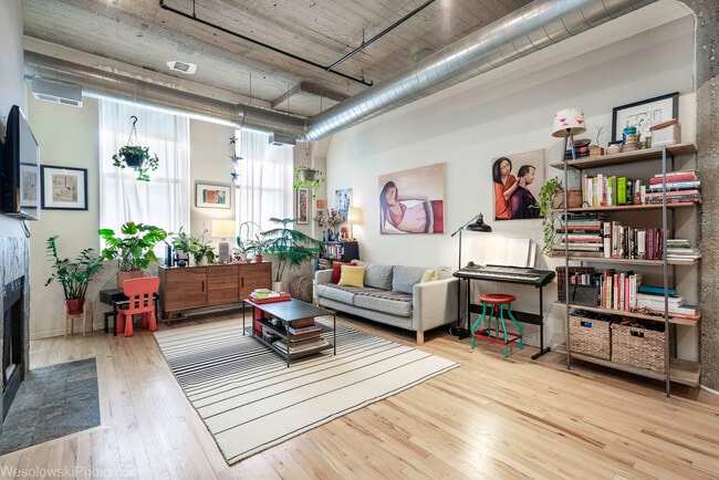 Building Photo - 758 N Larrabee St