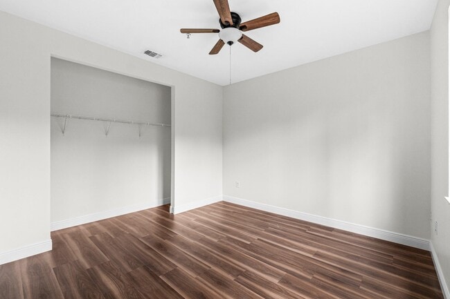 Building Photo - 536 NW 39th Cir
