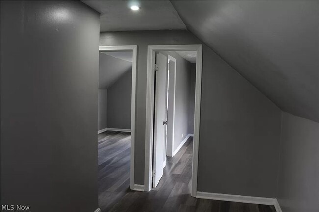 Building Photo - Lovely 4 Bedroom 1 Bathroom House in Cleveland