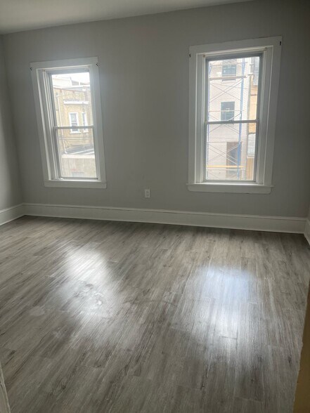Building Photo - 54 N Farson St
