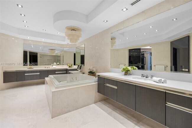 Building Photo - 7133 Fisher Island Dr