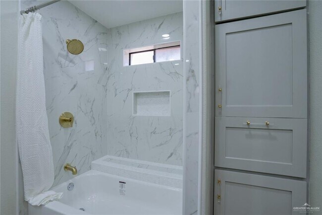 Building Photo - 5300 N 15th St