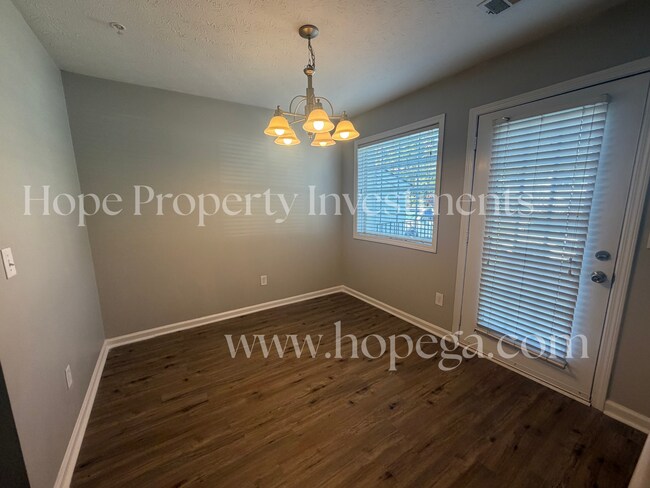 Building Photo - 5 E Newnan Rd