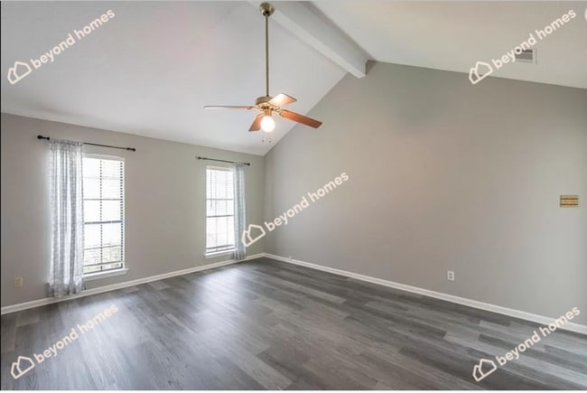 Building Photo - Updated 3BD/1.5BA Gem with Fireplace & Fen...