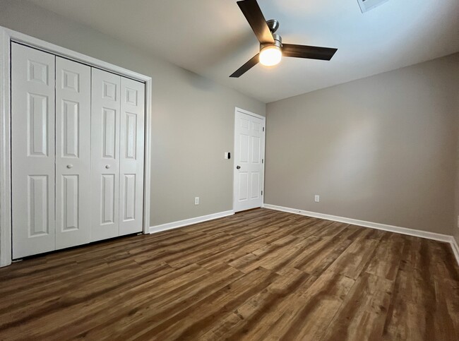 Building Photo - 14 Crestbrook Dr