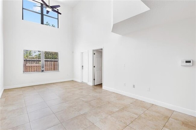 Building Photo - 200 City View Dr