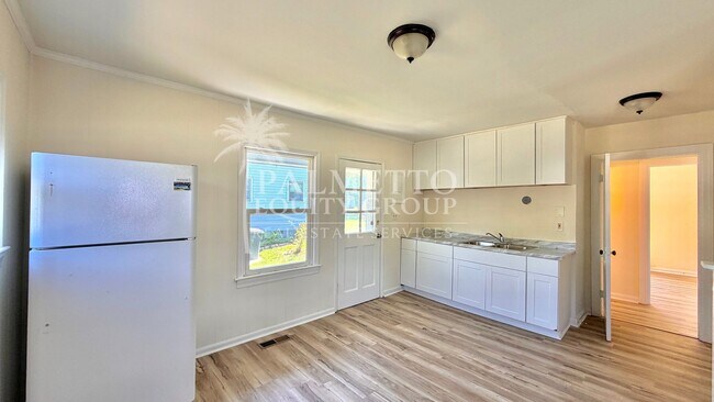 Building Photo - 1512 Andover Ave