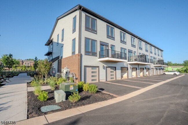 Building Photo - 112 Village Dr
